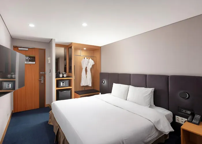 Pj 明洞 4*